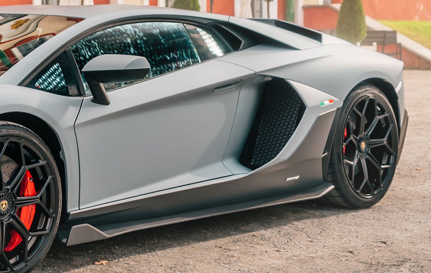Lamborghini Aventador - Image 4